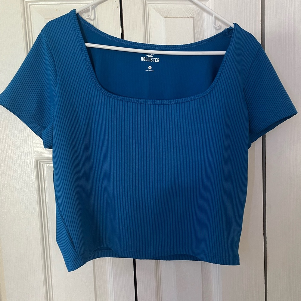 Hollister Women's Blue Ribbed Top